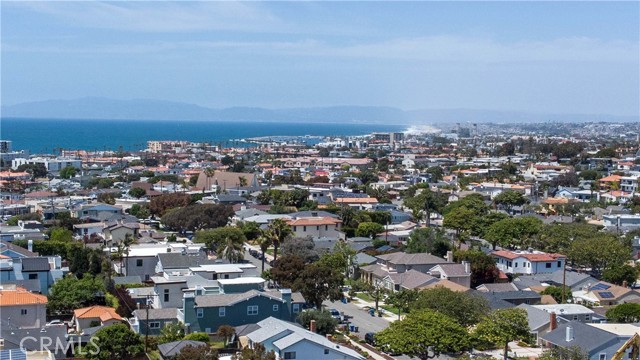 Detail Gallery Image 27 of 32 For 401 Avenue F, Redondo Beach,  CA 90277 - 3 Beds | 2 Baths