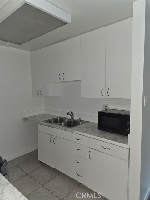 10331 Lindley photo 8