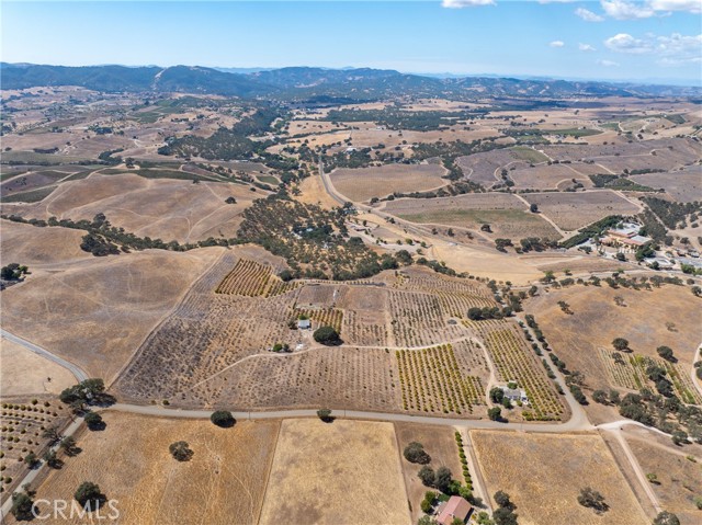 27 Wellsona Road, Paso Robles CA: https://media.crmls.org/medias/214df09d-3e42-4eea-ad9e-008e122a3c22.jpg