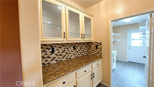 21107 Oakleaf Canyon Drive, Newhall CA: https://media.crmls.org/medias/214e1584-3501-477f-9ec5-96ac73cdc02b.jpg
