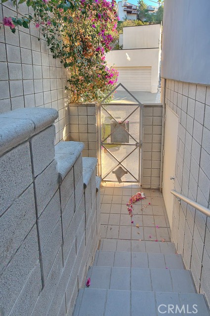 Detail Gallery Image 61 of 69 For 6423 Deep Dell, Hollywood,  CA 90068 - 3 Beds | 2/1 Baths