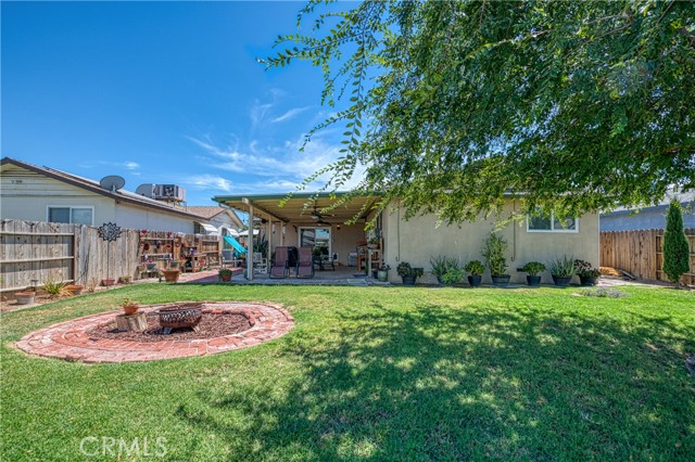 1430 W Bush Street, Lemoore CA: https://media.crmls.org/medias/214ea677-fe74-40b6-8281-067692bd20e7.jpg