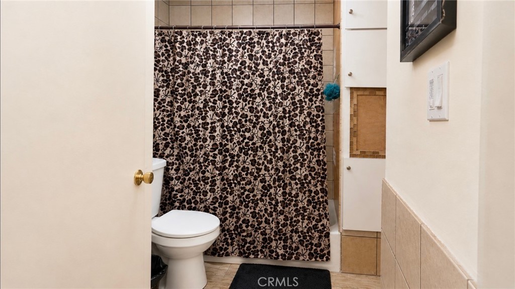 https://media.crmls.org/medias/214f8e42-c5bf-44b0-b71d-b60d2e11087d.jpg?preset=X-Large