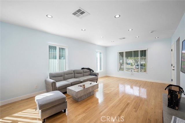 Detail Gallery Image 6 of 14 For 8210 Laurelgrove Ave, North Hollywood,  CA 91605 - 2 Beds | 1 Baths