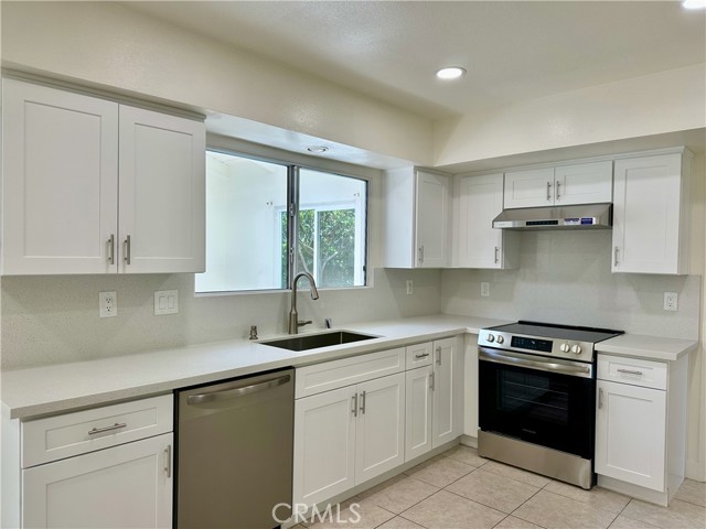 Detail Gallery Image 12 of 31 For 15 Butler St, Irvine,  CA 92612 - 5 Beds | 4 Baths