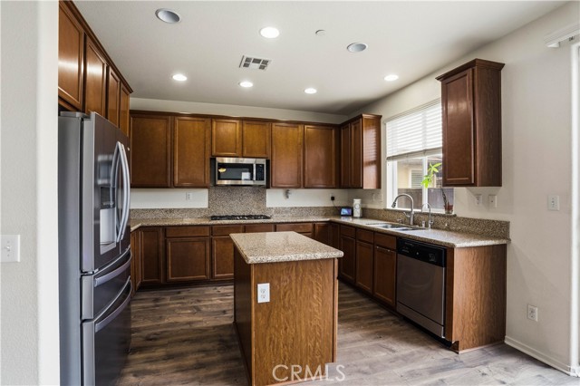 Detail Gallery Image 13 of 37 For 29538 Major League, Lake Elsinore,  CA 92530 - 3 Beds | 2/1 Baths