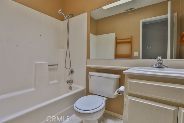 134 N Woodlake Street, Lake Elsinore CA: https://media.crmls.org/medias/21510f35-1e6e-40d8-902a-55bcbd775879.jpg