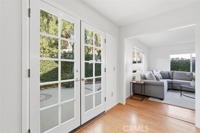 Detail Gallery Image 10 of 23 For 2113 Marshallfield Ln #B,  Redondo Beach,  CA 90278 - 4 Beds | 2/1 Baths