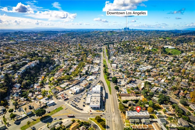 5639 N Huntington Drive, Los Angeles CA: https://media.crmls.org/medias/21515489-5692-479e-af11-ec63cc601769.jpg