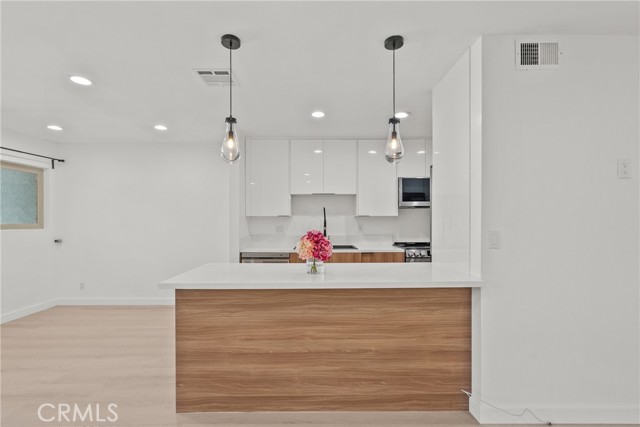 Detail Gallery Image 12 of 43 For 23675 Park Capri #24,  Calabasas,  CA 91302 - 2 Beds | 2 Baths