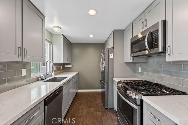 Detail Gallery Image 11 of 41 For 107 W Spring #C,  Long Beach,  CA 90806 - 2 Beds | 2/1 Baths