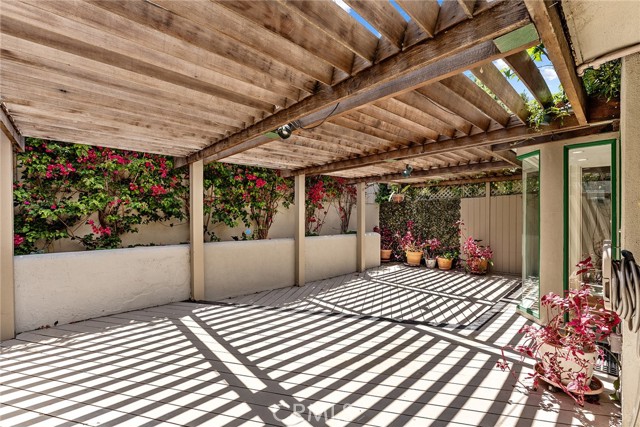 11053 Strathmore Drive, Westwood - Century City CA: https://media.crmls.org/medias/2152d420-fdf7-4e68-b38e-6cbf93b2d5d2.jpg