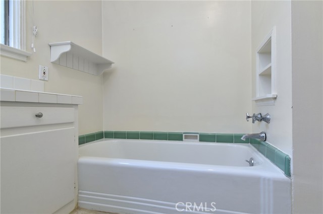 Detail Gallery Image 15 of 23 For 5625 Matilija Ave, Valley Glen,  CA 91401 - 2 Beds | 2 Baths