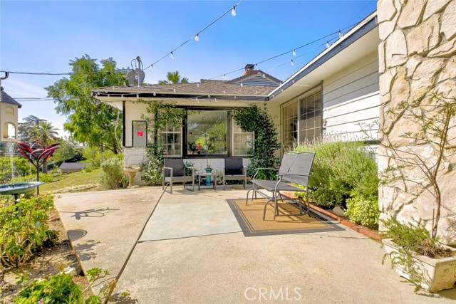 Detail Gallery Image 2 of 32 For 10557 Mahoney, Sunland,  CA 91040 - 3 Beds | 2 Baths