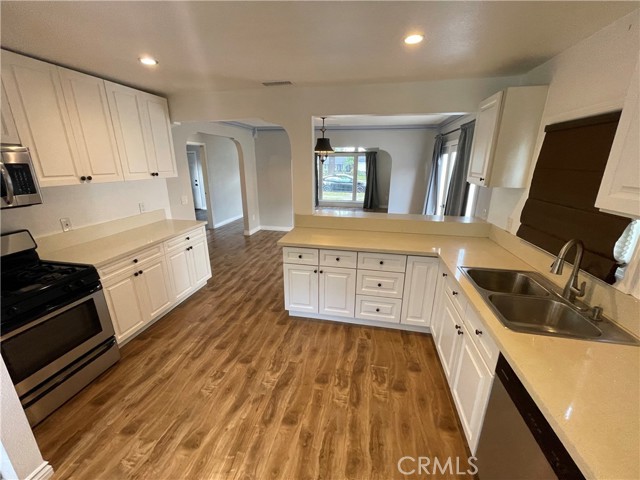 Detail Gallery Image 7 of 16 For 1407 S Ross, Santa Ana,  CA 92707 - 3 Beds | 1 Baths