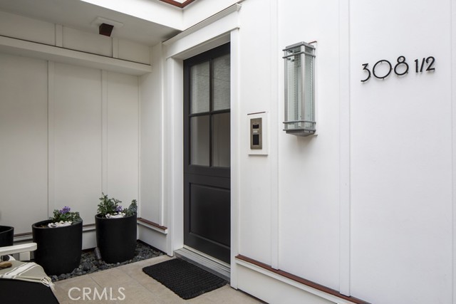Detail Gallery Image 3 of 14 For 308 1/2 Fernleaf Ave, Corona Del Mar,  CA 92625 - 2 Beds | 2/1 Baths