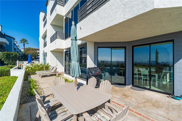 Detail Gallery Image 33 of 59 For 230 Lille Lane #113,  Newport Beach,  CA 92663 - 3 Beds | 3 Baths