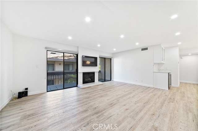 Detail Gallery Image 3 of 38 For 15215 Magnolia Bld, Sherman Oaks,  CA 91403 - 2 Beds | 2 Baths