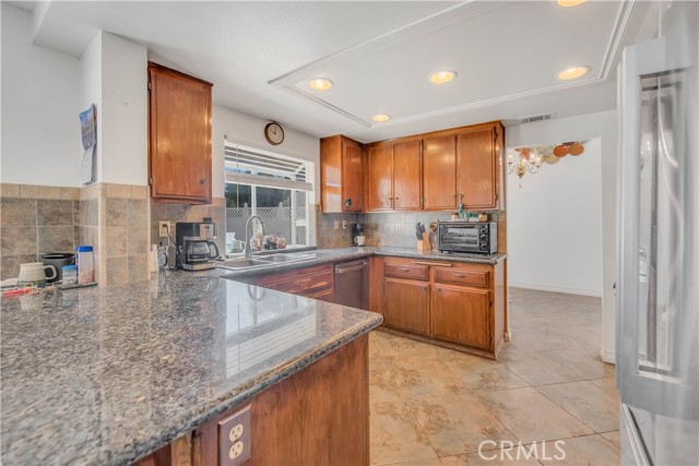 Detail Gallery Image 10 of 38 For 1741 Mojave View Cir, Corona,  CA 92882 - 3 Beds | 2/1 Baths