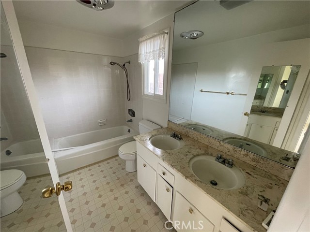 529 Avenue F, Redondo Beach, California 90277, 5 Bedrooms Bedrooms, ,3 BathroomsBathrooms,Residential,Sold,Avenue F,PV23016467