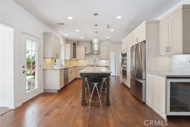 22501 Marilla Street, Chatsworth CA: https://media.crmls.org/medias/2158e653-38bf-4643-becc-c33d4436fb2a.jpg