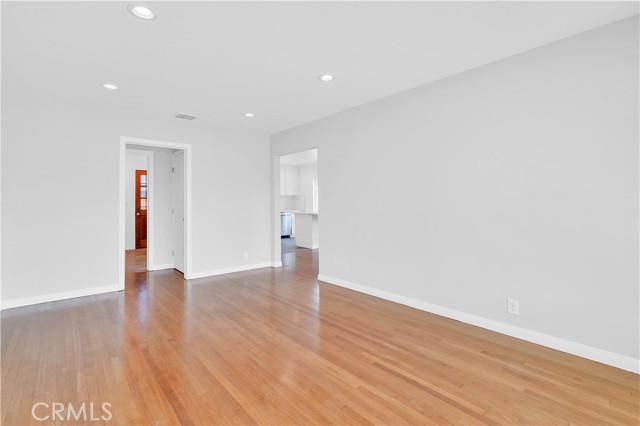 Detail Gallery Image 4 of 56 For 4622 Dunrobin Ave, Lakewood,  CA 90713 - 6 Beds | 4 Baths