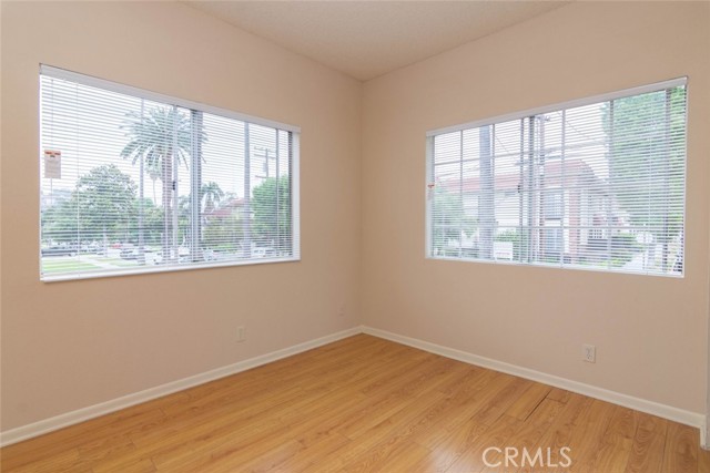 Detail Gallery Image 17 of 29 For 404 Lincoln Ave, Glendale,  CA 91205 - – Beds | – Baths