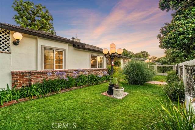 Detail Gallery Image 18 of 59 For 19120 Hartland St, Reseda,  CA 91335 - 5 Beds | 3 Baths