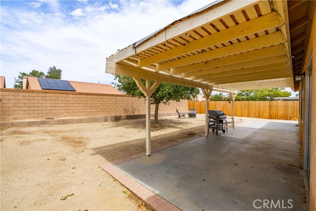 3331 Jahon Court, Rosamond CA: https://media.crmls.org/medias/215ae3ef-5b22-4dc0-8282-e335e0a9d473.jpg