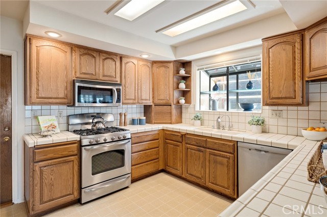 4501 Paseo De Las Tortugas, Torrance CA: https://media.crmls.org/medias/215b28f4-cff2-45dd-9c75-212c1ec8c623.jpg