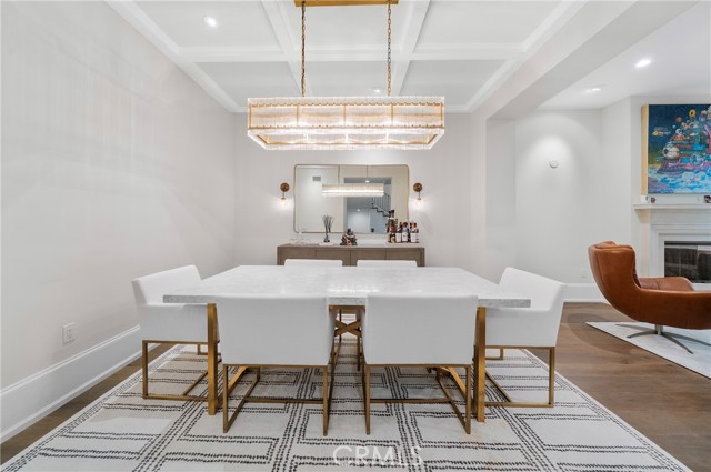 823 S Bundy Drive, Los Angeles CA: https://media.crmls.org/medias/215bd40d-af61-425c-81bd-dc6b1b6c9c95.jpg
