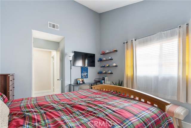 Detail Gallery Image 29 of 38 For 14294 Foothill Bld #114,  Sylmar,  CA 91342 - 3 Beds | 2/1 Baths