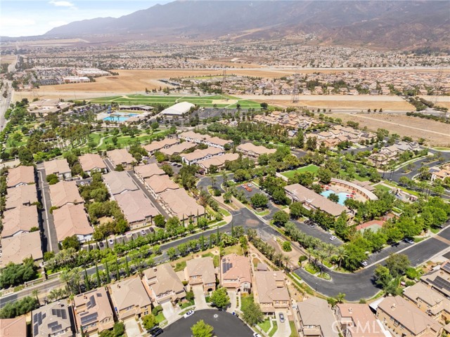 16076 Pesaro Lane, Fontana CA: https://media.crmls.org/medias/215c7ba9-afad-47a0-833f-3dc8f0a4bf23.jpg