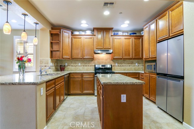Detail Gallery Image 12 of 43 For 1336 Marseille Ln, Roseville,  CA 95747 - 3 Beds | 3 Baths