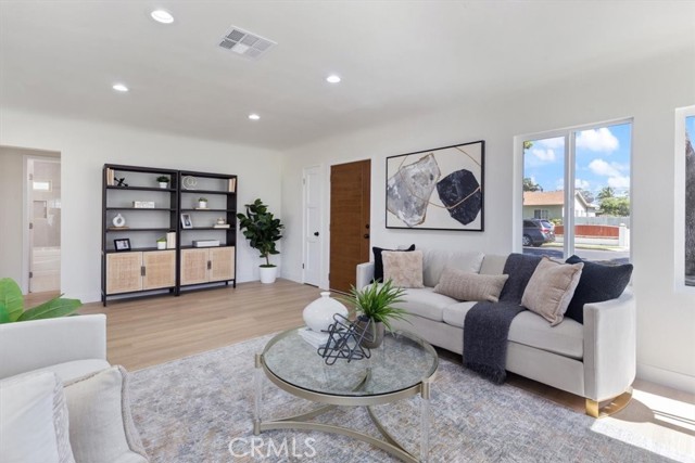 147 E 67th Way, Long Beach CA: https://media.crmls.org/medias/215cbbea-5714-40da-bce1-f249b634df15.jpg