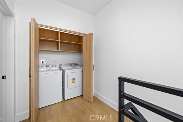 Detail Gallery Image 16 of 19 For 13602 Burbank Bld, Sherman Oaks,  CA 91401 - 4 Beds | 4/1 Baths