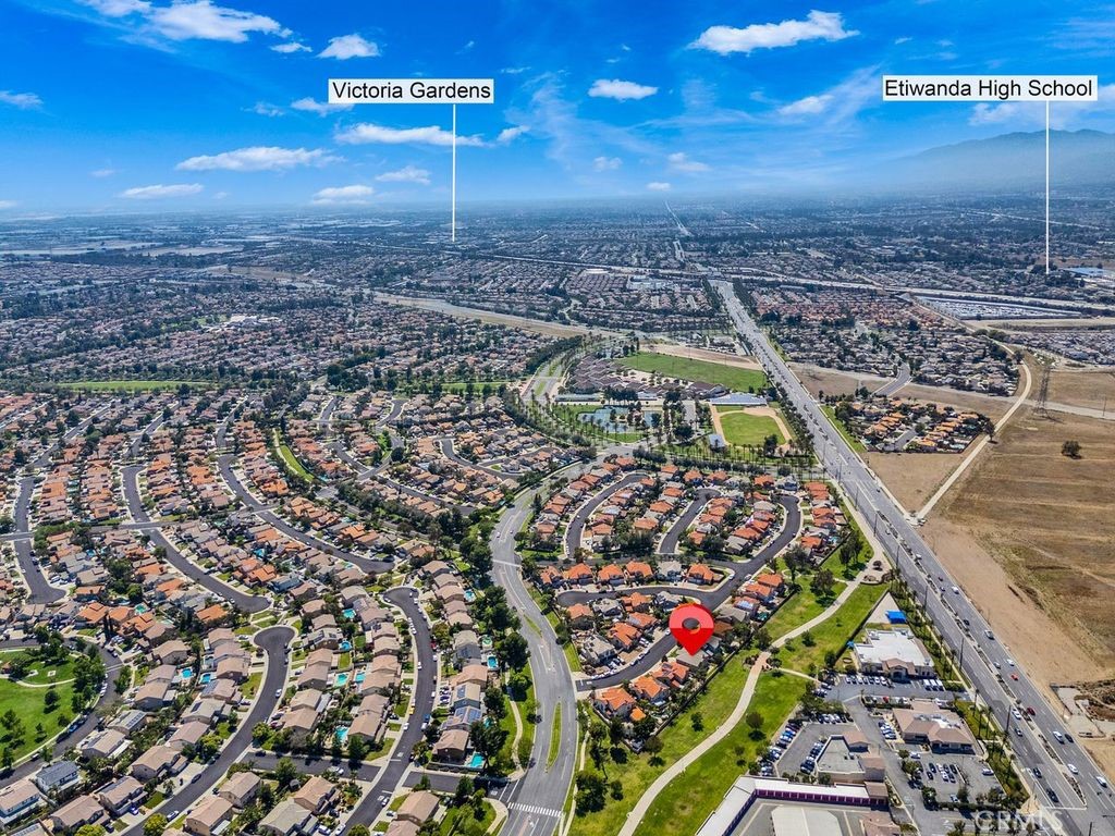 https://media.crmls.org/medias/215e14b2-36e3-423c-b829-8c54fc2acedd.jpg?preset=X-Large