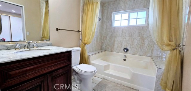9715 Raven Circle, Fountain Valley CA: https://media.crmls.org/medias/215e700e-104e-4d07-ae39-bac2de2a5d99.jpg