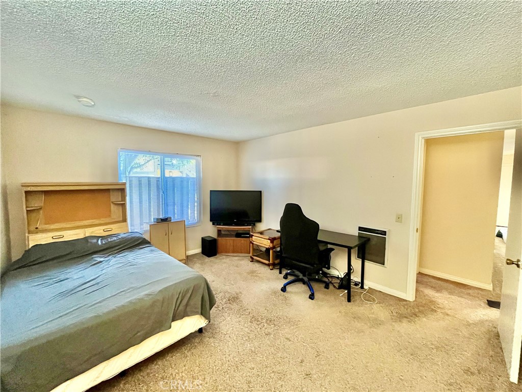 https://media.crmls.org/medias/215e738c-1ab7-4279-bd59-ce9b46c864df.jpg?preset=X-Large