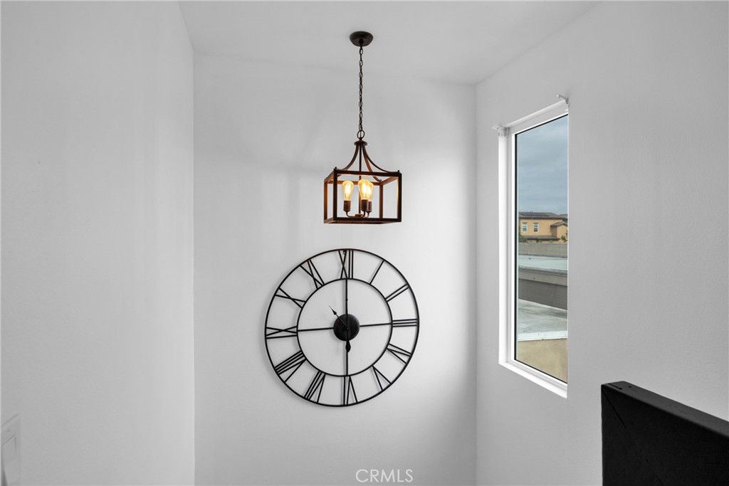 https://media.crmls.org/medias/215ed85b-0cb4-4715-8eca-a1095d413d51.jpg?preset=X-Large