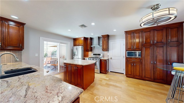 524 S Rancho Simi Drive, Covina CA: https://media.crmls.org/medias/21600414-5454-4114-a643-43cb6a54064e.jpg
