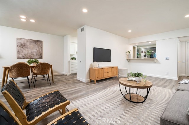 Detail Gallery Image 7 of 22 For 4915 Tyrone #115,  Sherman Oaks,  CA 91423 - 1 Beds | 1/1 Baths