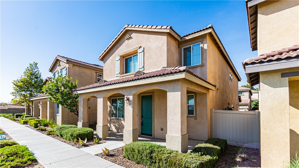 Detail Gallery Image 1 of 1 For 2105 Lavender Ln, Colton,  CA 92324 - 3 Beds | 2/1 Baths