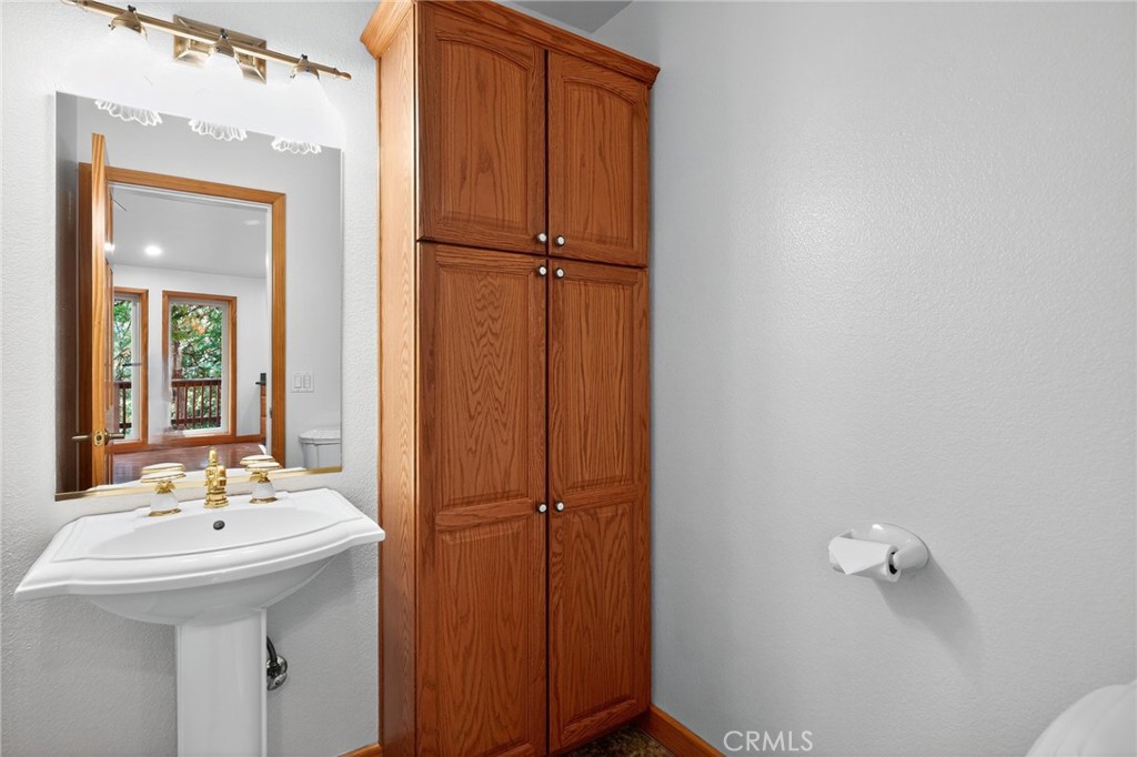 https://media.crmls.org/medias/21607ac4-e00b-4bdd-9945-d4bd1019919f.jpg?preset=X-Large