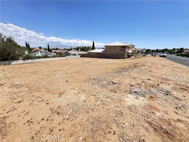 13145 Autumn Leaves Avenue, Victorville CA: https://media.crmls.org/medias/21607b81-97d6-4b13-a8e7-e5c77afac013.jpg