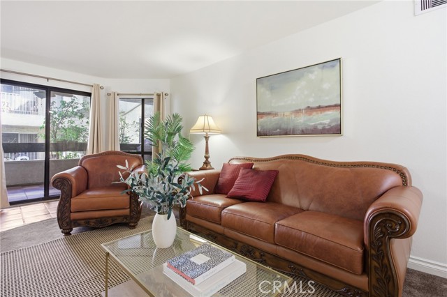 Detail Gallery Image 8 of 33 For 222 N Rose #8,  Burbank,  CA 91505 - 2 Beds | 2 Baths