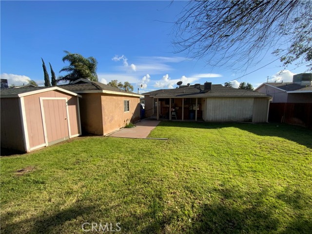 Detail Gallery Image 5 of 11 For 18236 Owen, Fontana,  CA 92335 - 3 Beds | 1 Baths