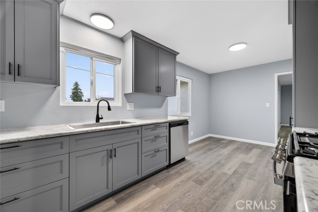 Detail Gallery Image 5 of 30 For 5788 S Cherry, Fresno,  CA 93706 - 3 Beds | 2 Baths