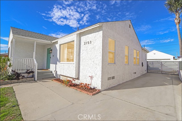 Detail Gallery Image 2 of 41 For 2153 W 111th, Los Angeles,  CA 90047 - 4 Beds | 2 Baths