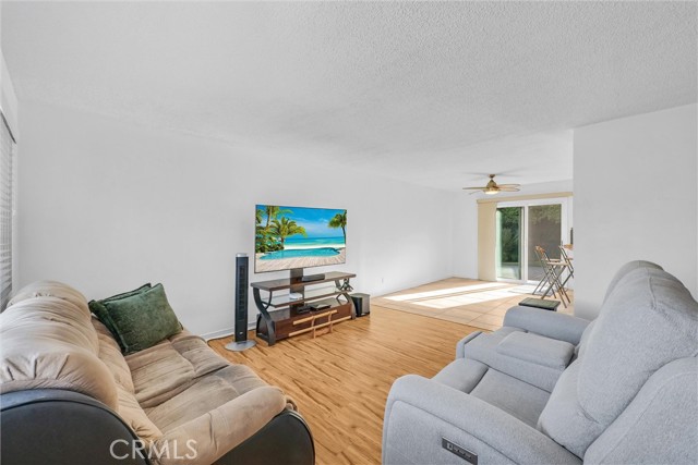 Detail Gallery Image 5 of 35 For 16572 Patricia Ln, Huntington Beach,  CA 92647 - 4 Beds | 2 Baths